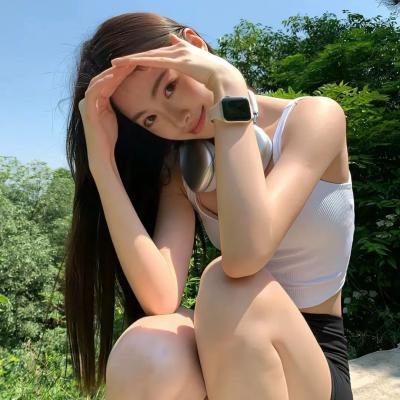 《某顶流深夜出入私人会所，神秘女子同行》配图