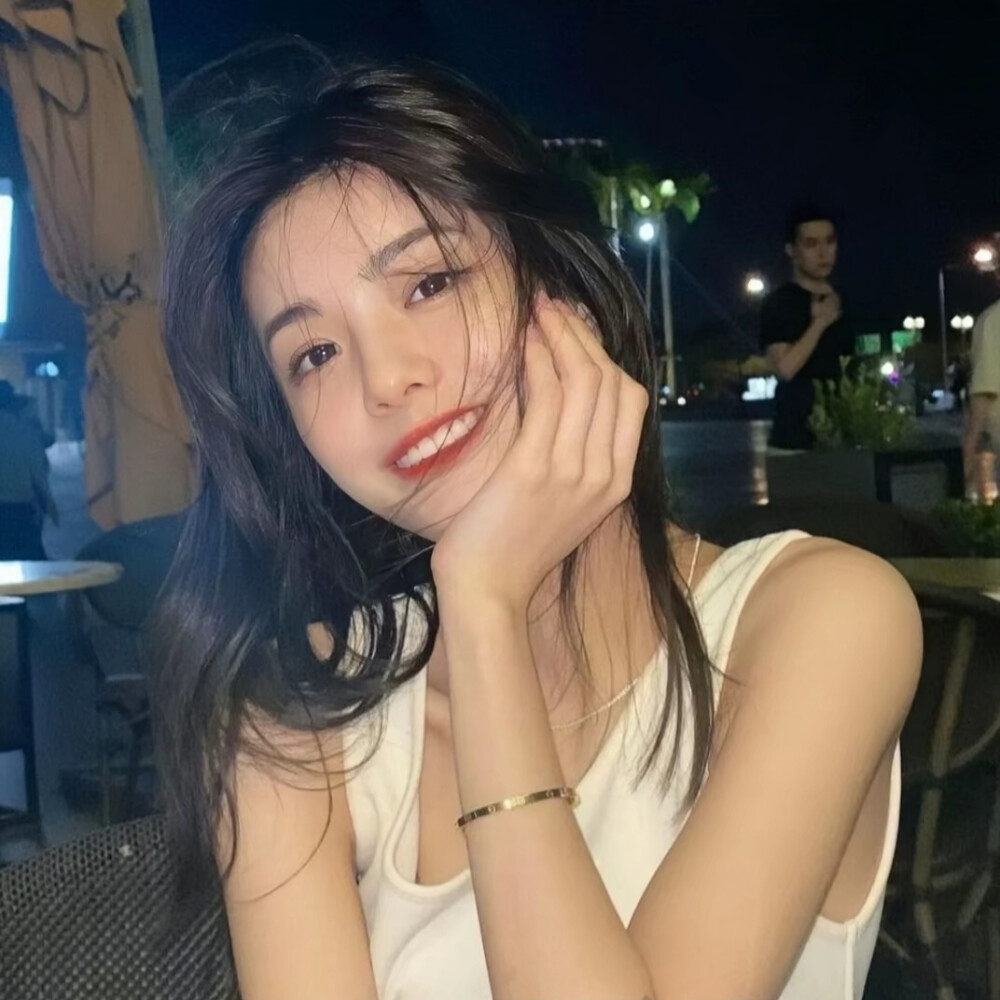 《某男星被前女友曝劈腿，聊天记录不堪入目》配图