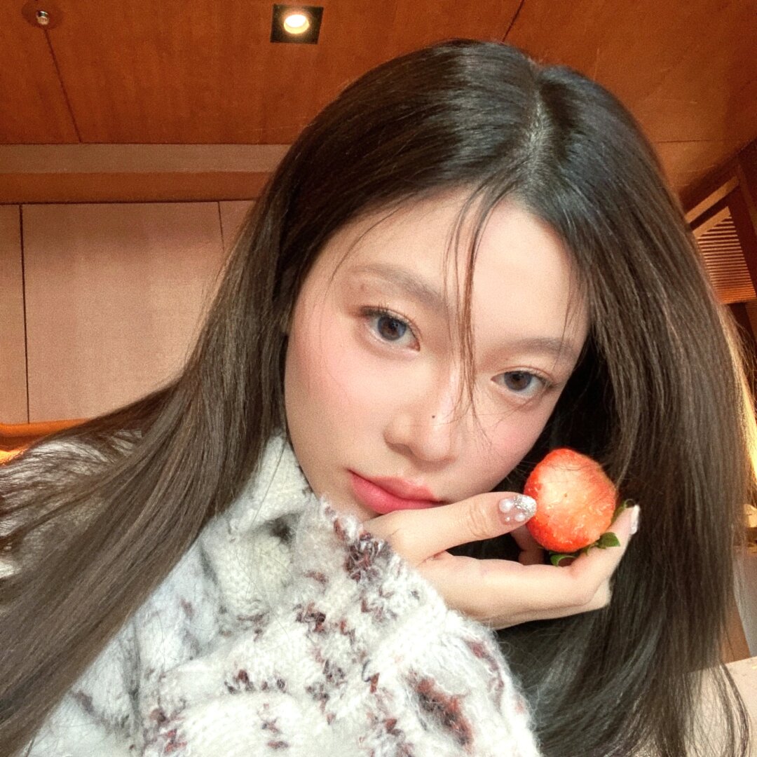 《网红情侣互撕，女方曝男方同时撩五女》配图
